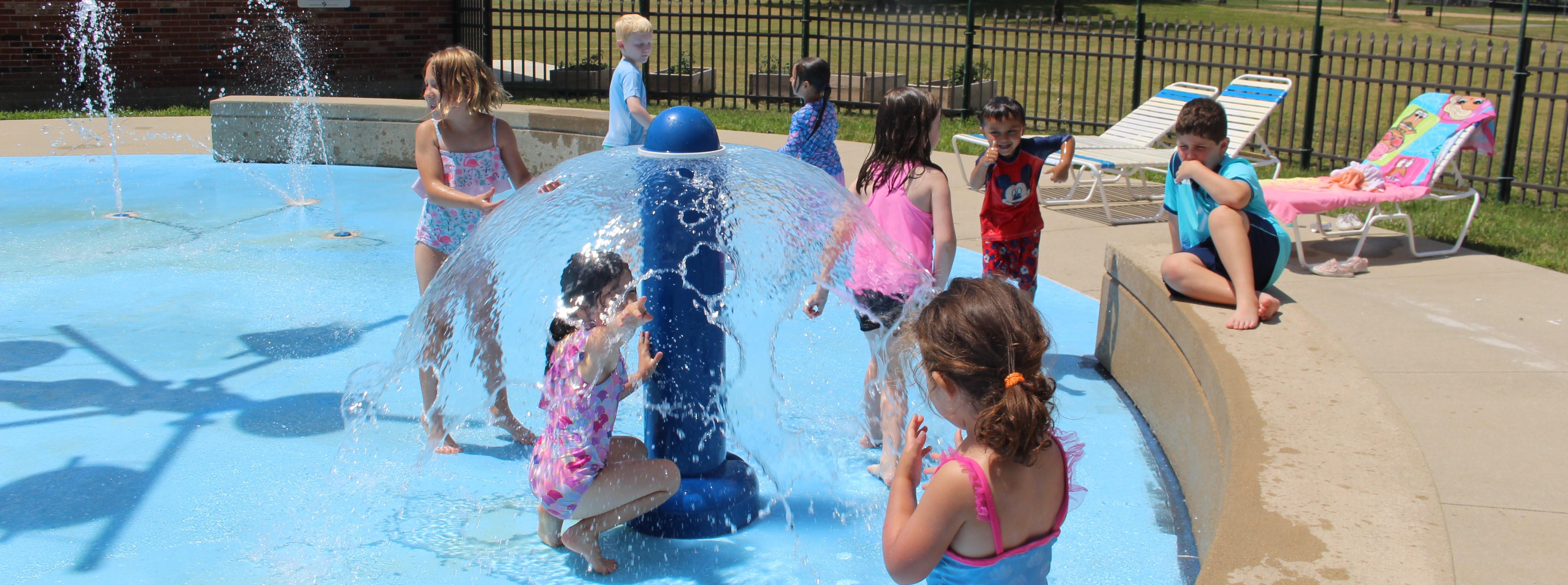 Splash Pad & Neighboring District Pools – Addison Park District